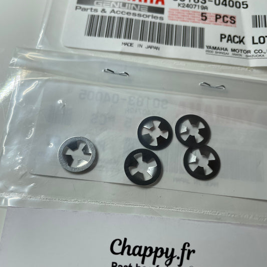 2 clips for fixing the Chappy Yamaha exhaust logo